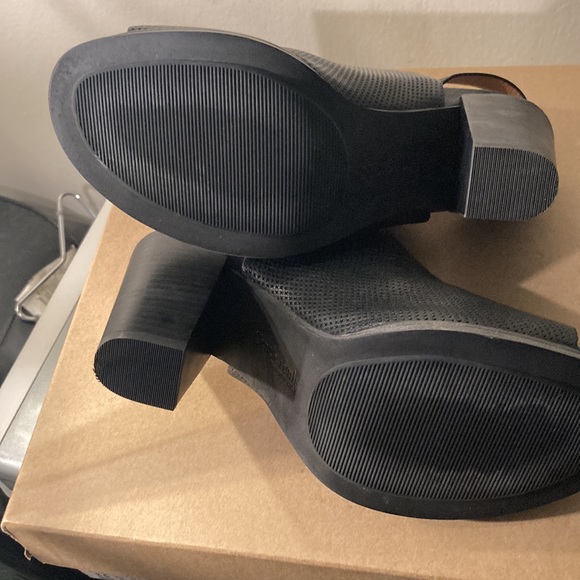 NIB! Gentle Soles Black Leather Shoes US 8.5M - Picture 2 of 4